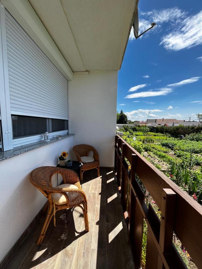 Modern Two Bedroom Flat With Balcony Lenti Dış mekan fotoğraf